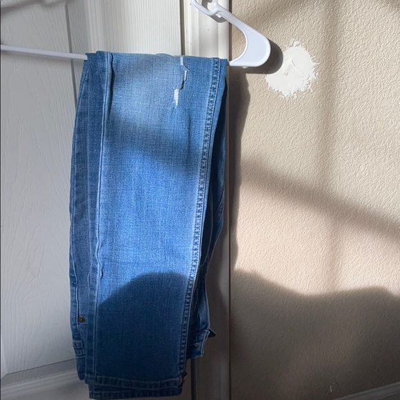 Blue Levis Ripped Jeans 👖 - Picture 2 of 6